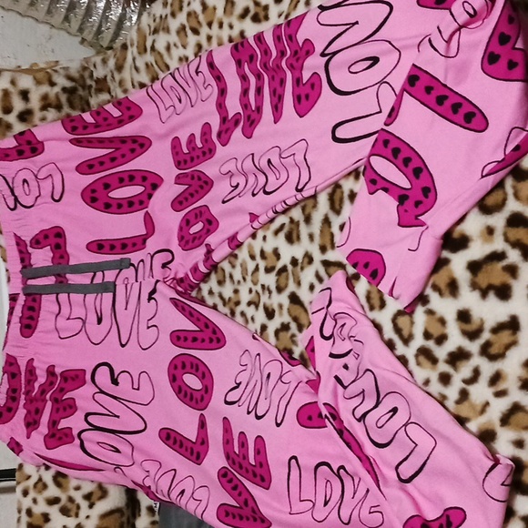 FINAL Price before donated. NWOT Emme Jordan "LOVE" 2pc Pjs Sz S - Picture 6 of 12